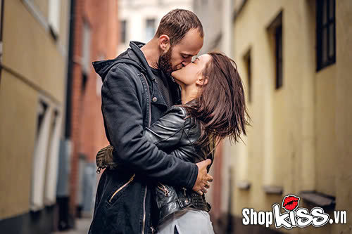 Hướng dẫn hôn đúng cách điêu luyện khiến đối phương say đắm 5 Hôn đúng cách khiến đối phương say đắm